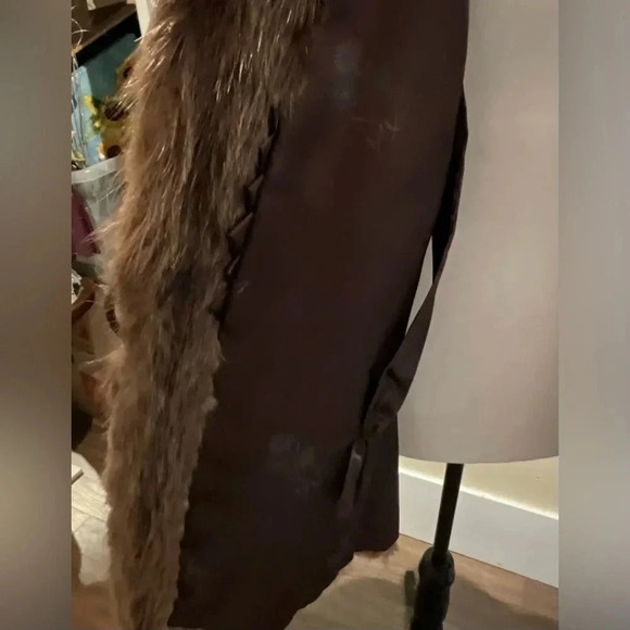 Elegant Brown Fur Coat - Picture 9 of 16